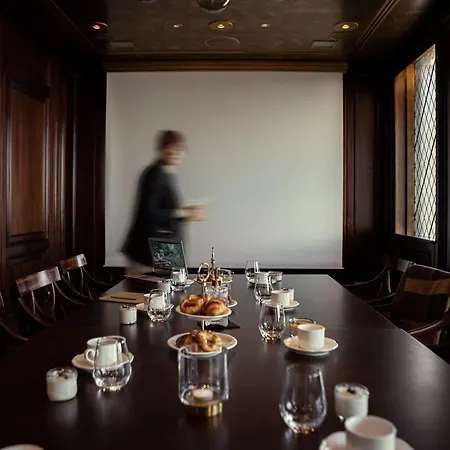 Hotel Holt - The Art 4*