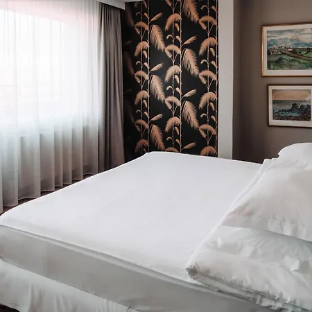Hotel Holt - The Art 4*