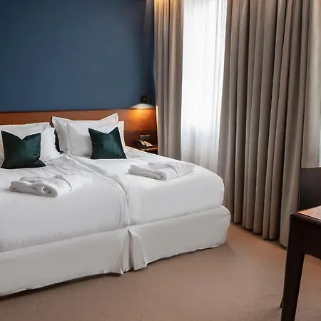 Hotel Holt 4*